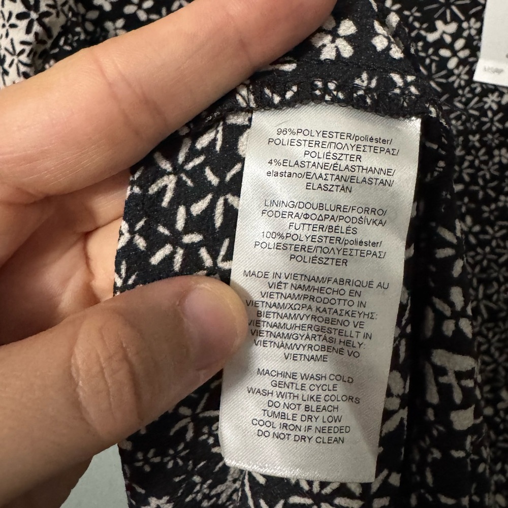 🔥NWT Chaps Monochrome Floral Pattern Dress Retails for $100 Size 14 - Picture 2 of 4